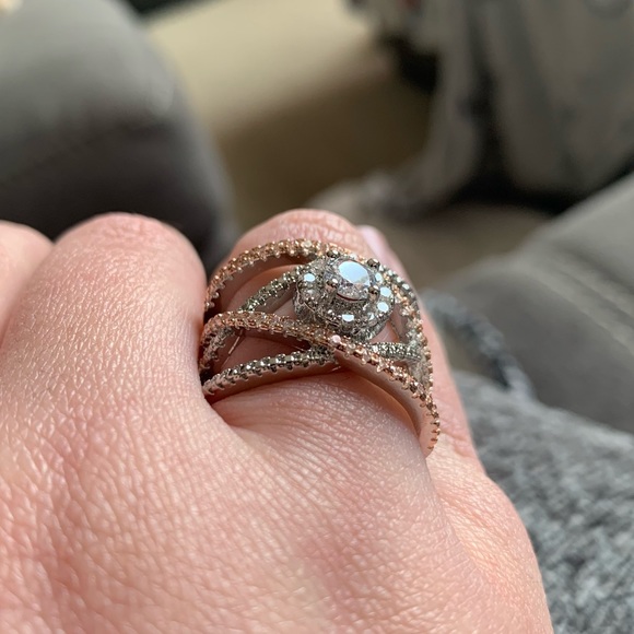 ☀️ Elegant Criss Cross Luxury 925 Silver Ring ☀️ - Picture 7 of 9